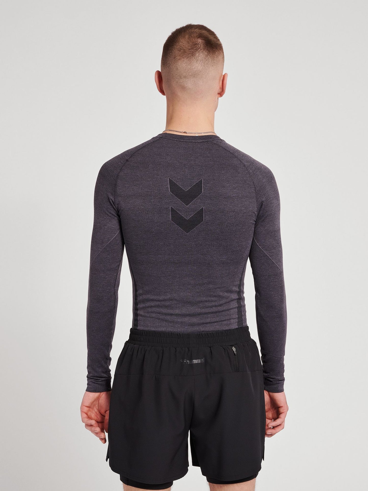 hmlTE MIKE SEAMLESS T-SHIRT L/S