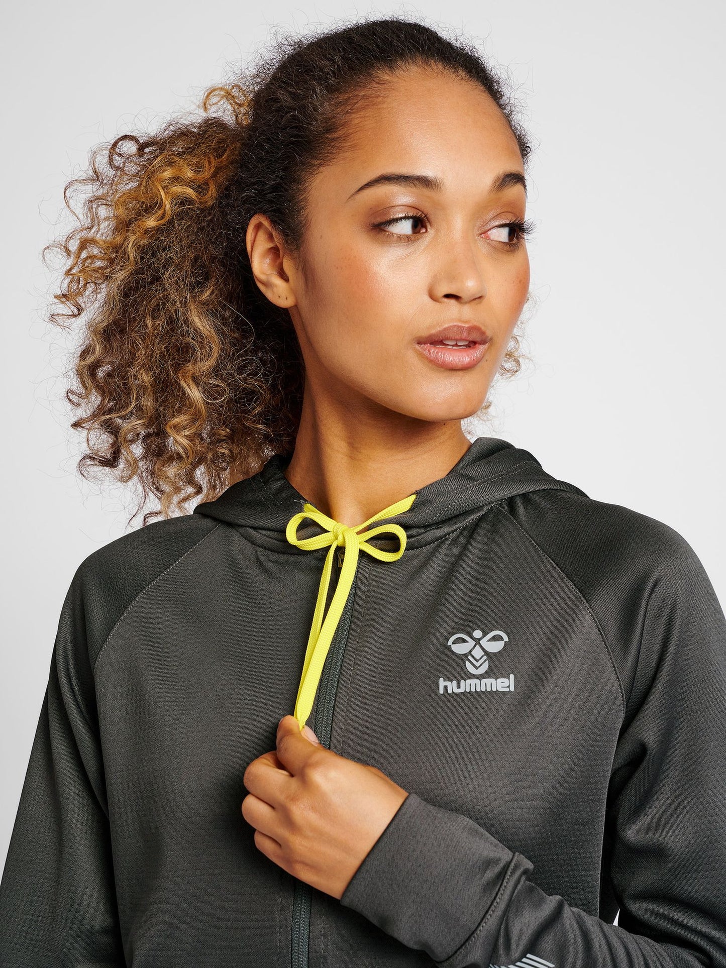 hmlGG12 ACTION ZIP HOODIE WOMAN