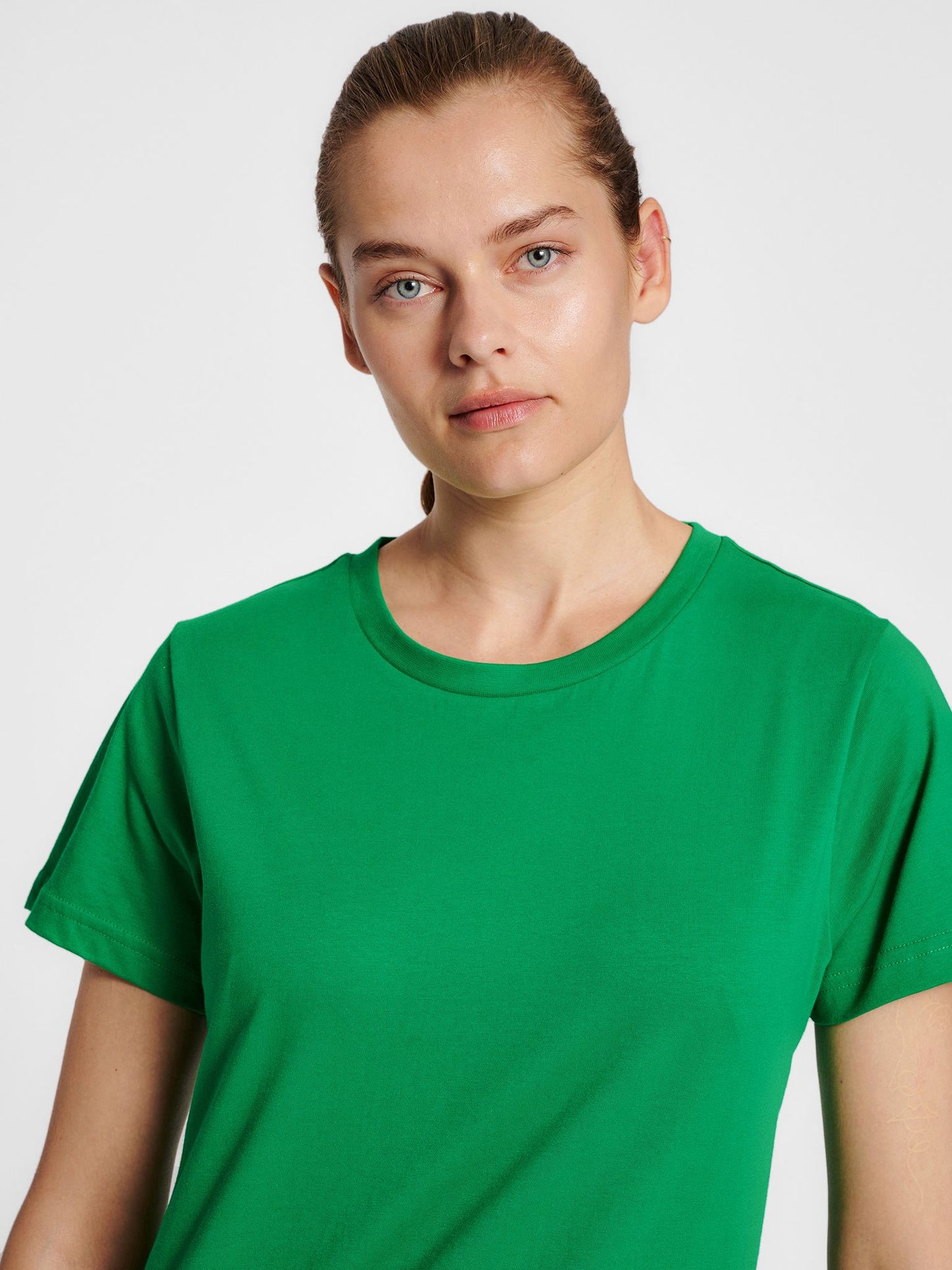 hmlRED BASIC T-SHIRT S/S WOMAN