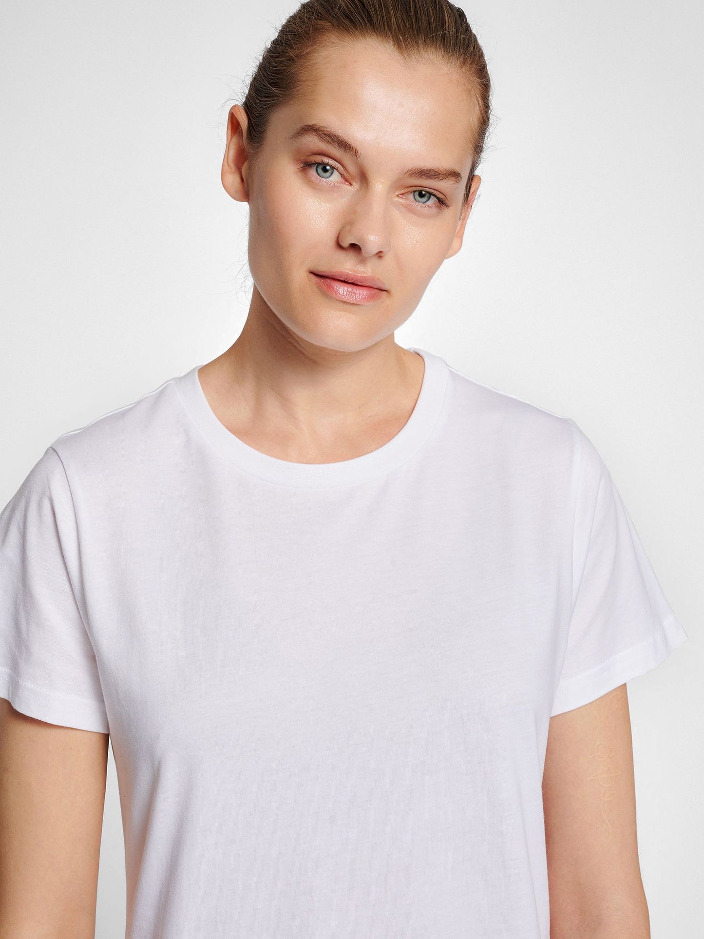 hmlRED BASIC T-SHIRT S/S WOMAN