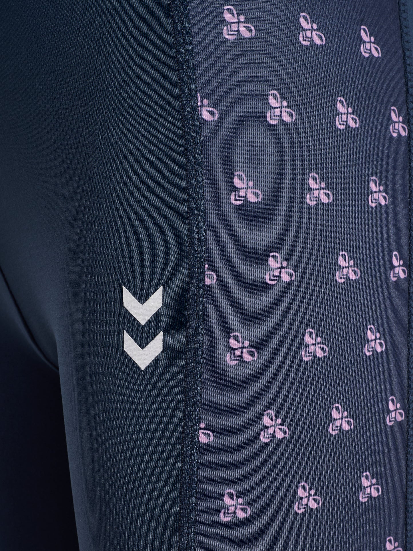 1009-BLACK IRIS
