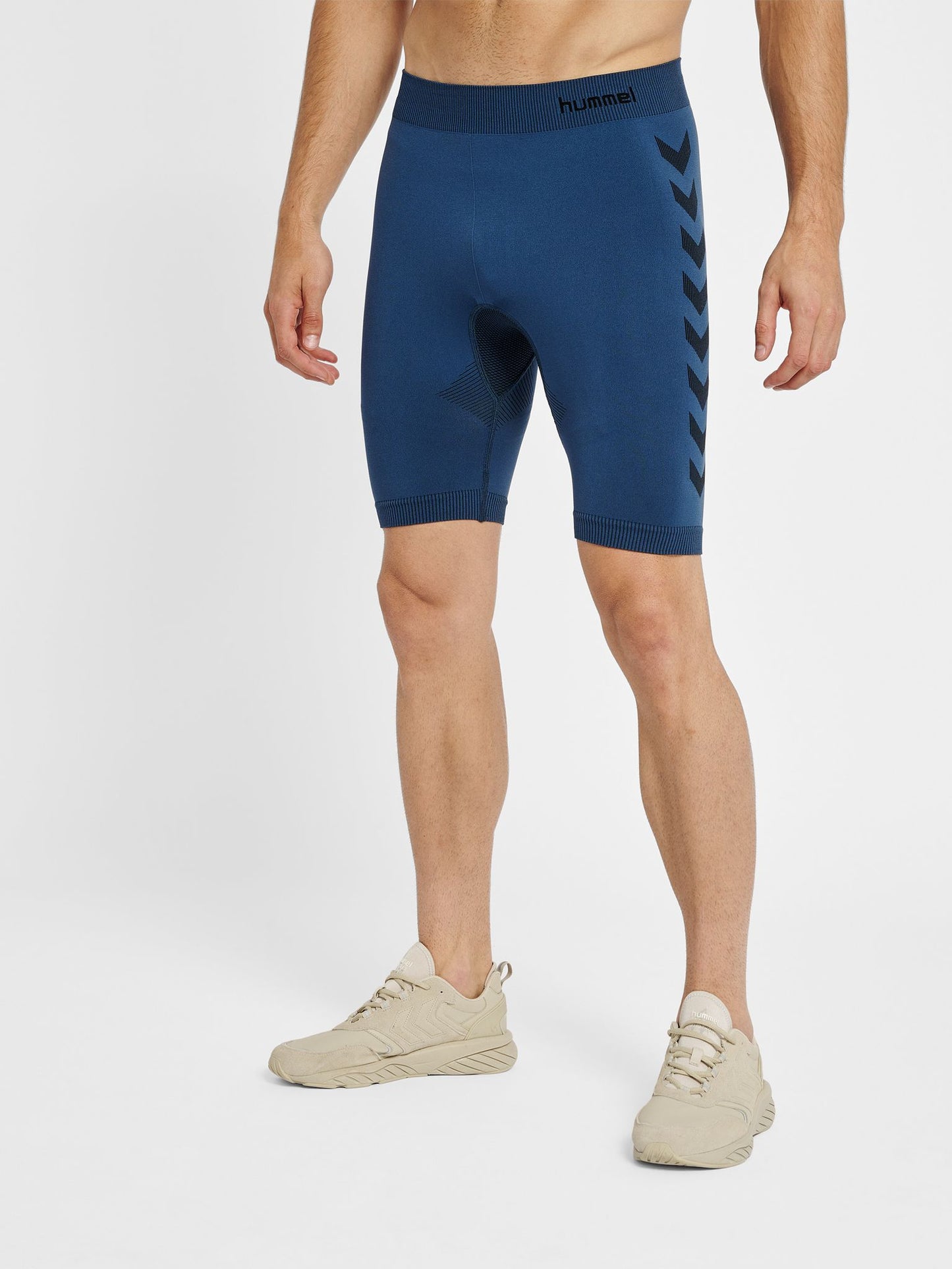 hmlFIRST SEAMLESS TRAINING SHORT TIGHTS