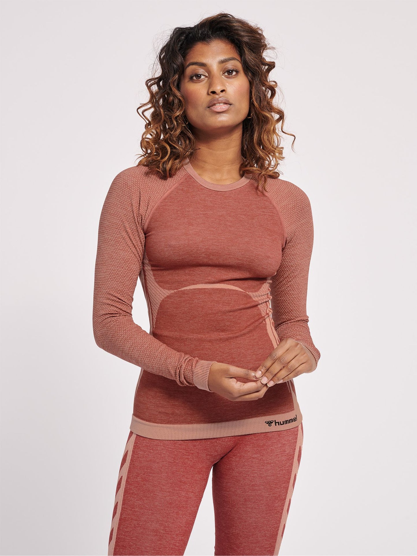 hmlCLEA SEAMLESS TIGHT T-SHIRT LS