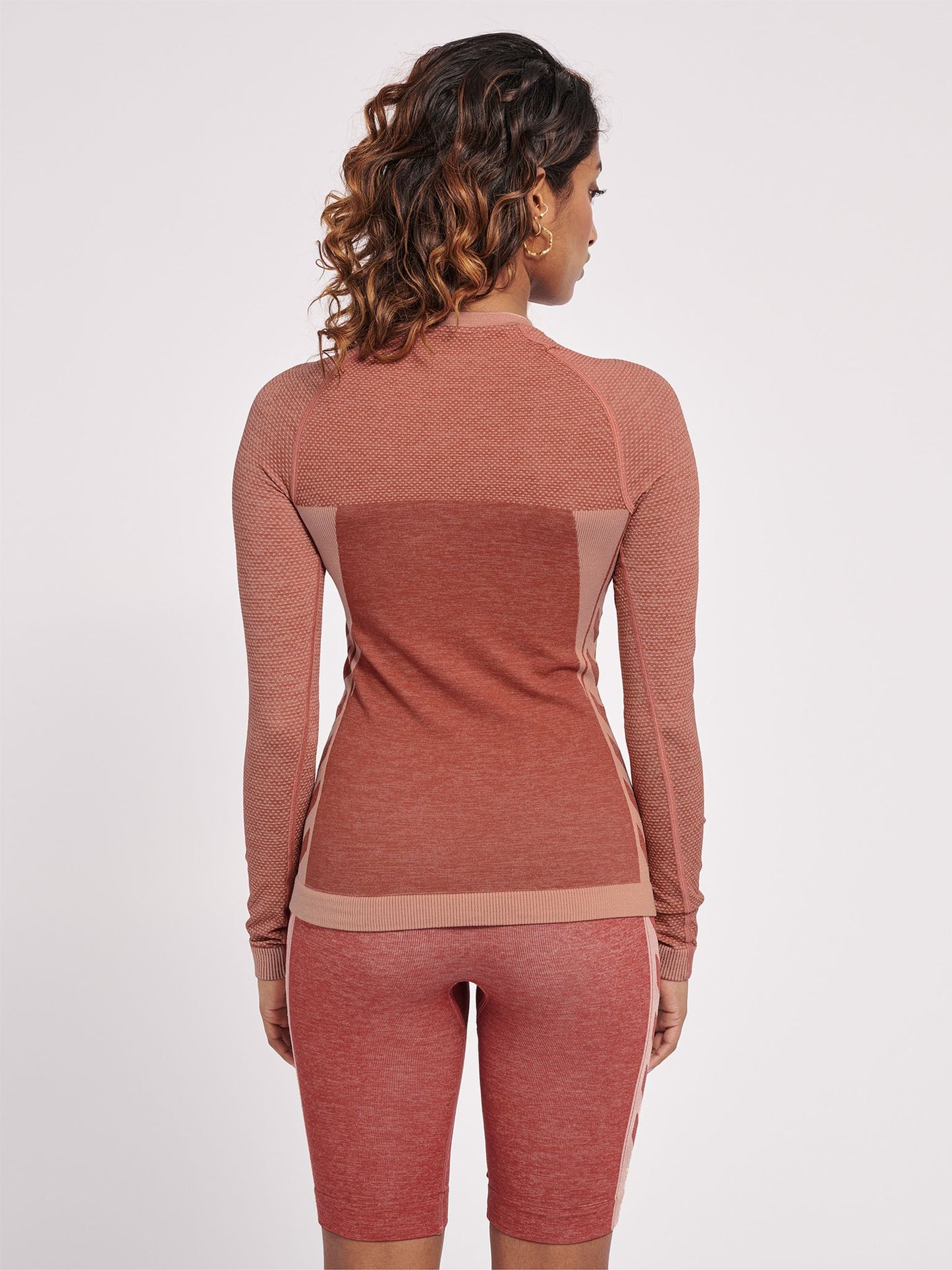 hmlCLEA SEAMLESS TIGHT T-SHIRT LS