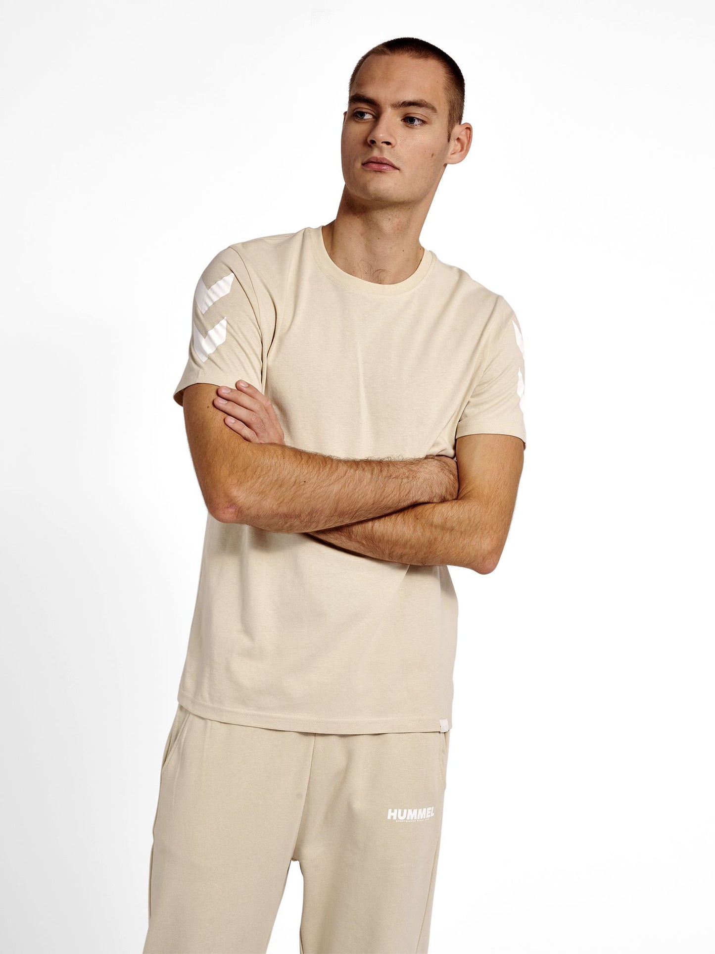 hmlLEGACY CHEVRON T-SHIRT