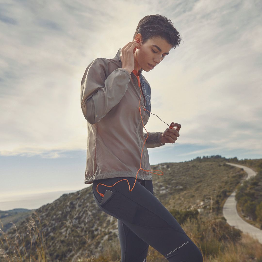 WOMEN PACKABLE TECH JACKET