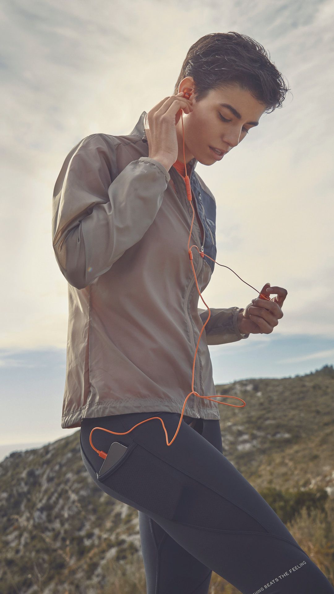 WOMEN PACKABLE TECH JACKET