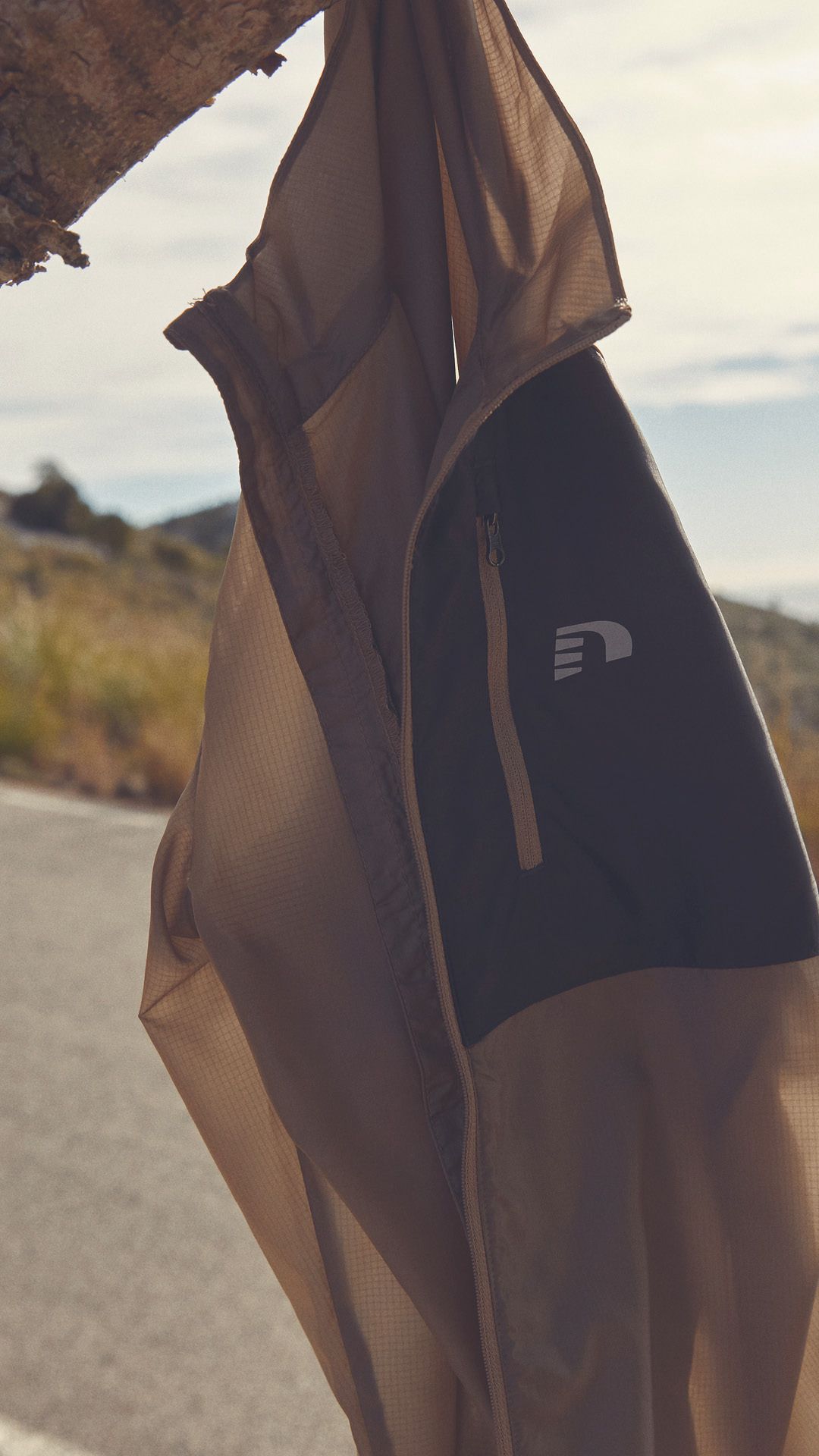 WOMEN PACKABLE TECH JACKET