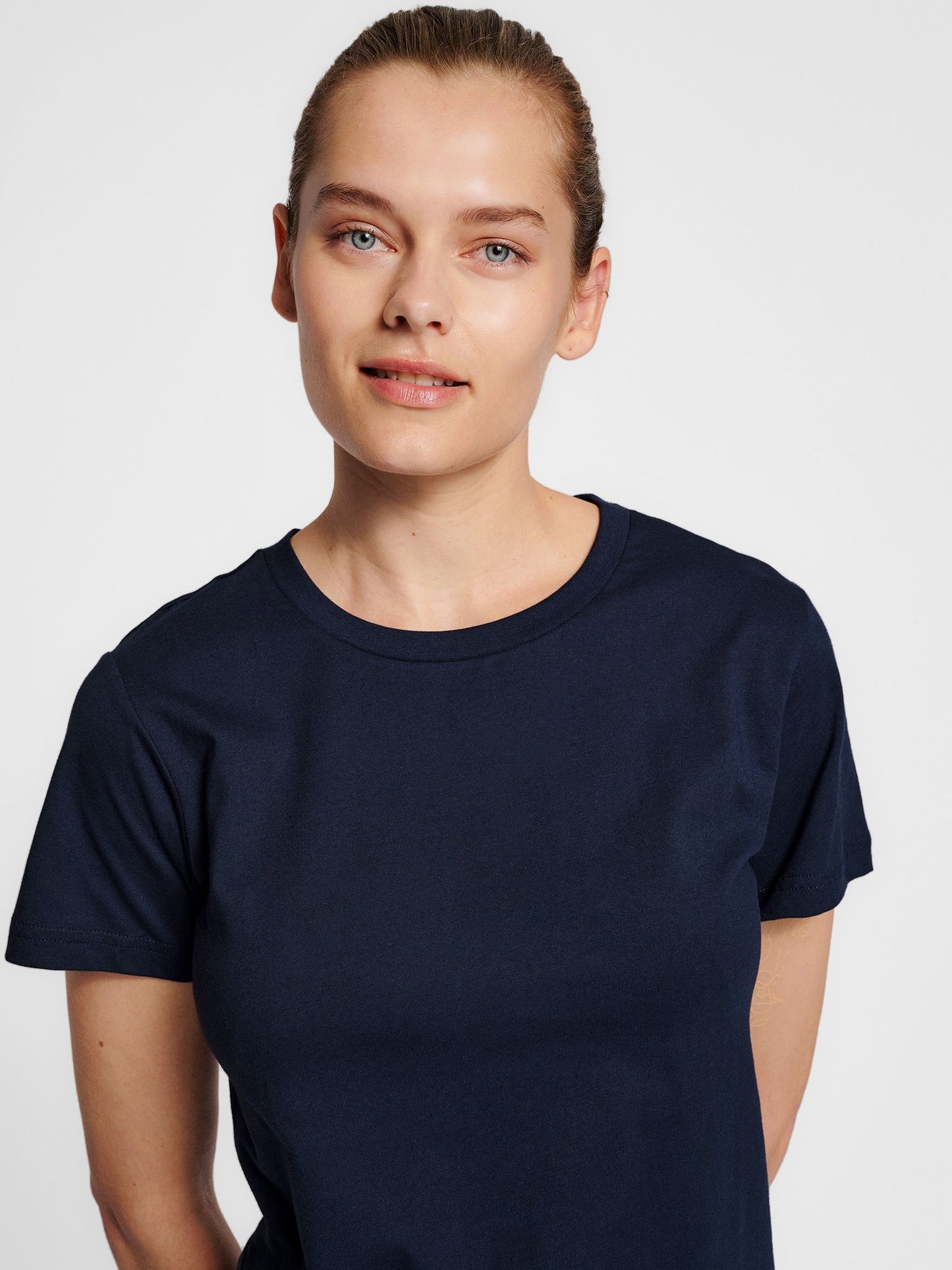 hmlRED BASIC T-SHIRT S/S WOMAN