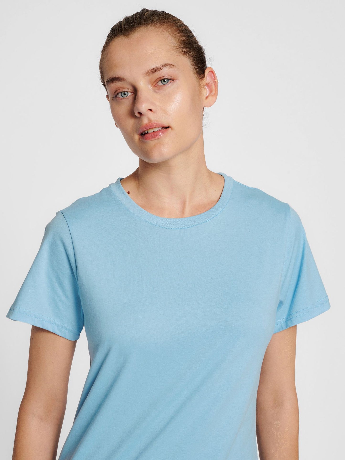 hmlRED BASIC T-SHIRT S/S WOMAN