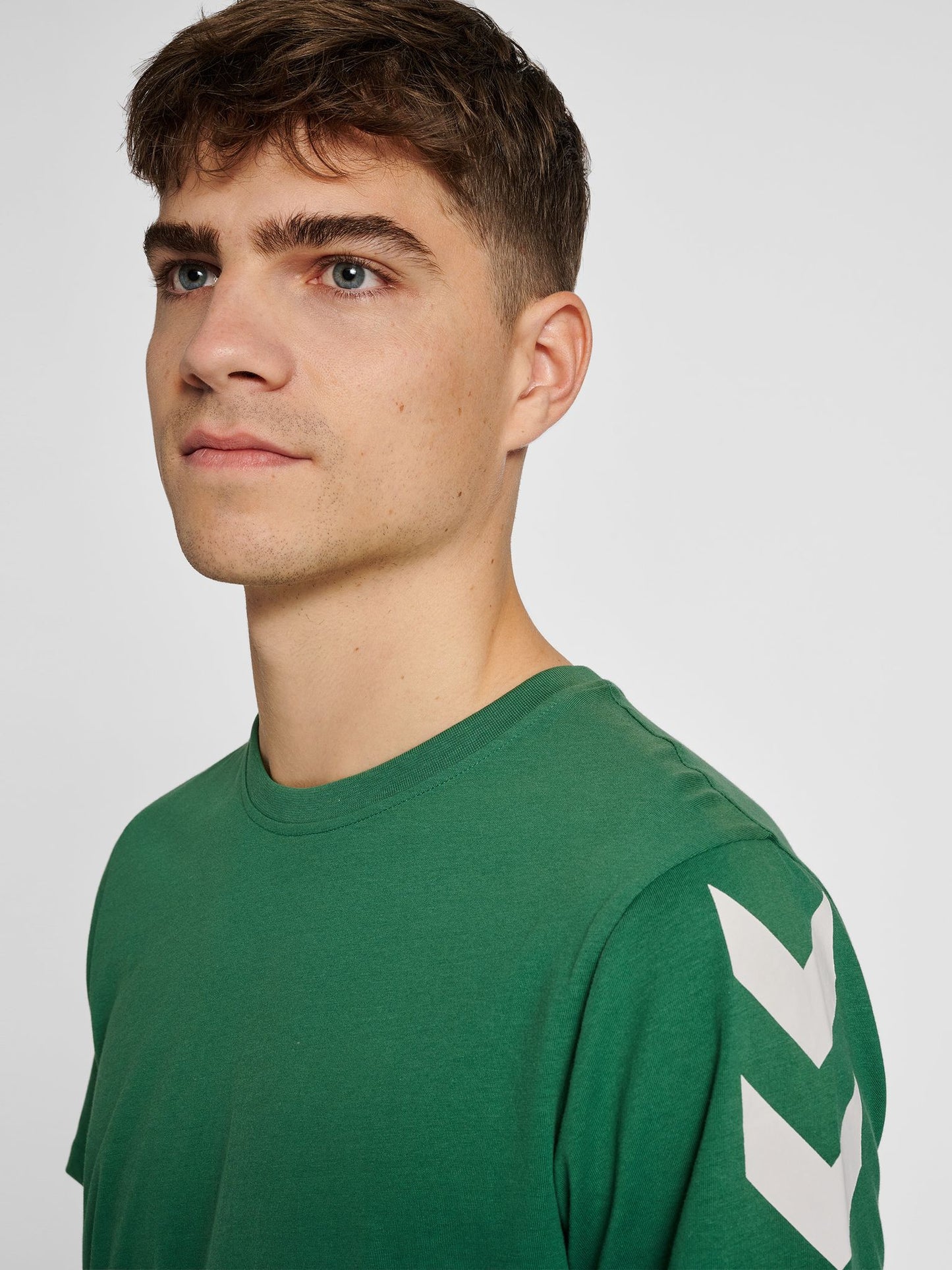 hmlLEGACY CHEVRON T-SHIRT