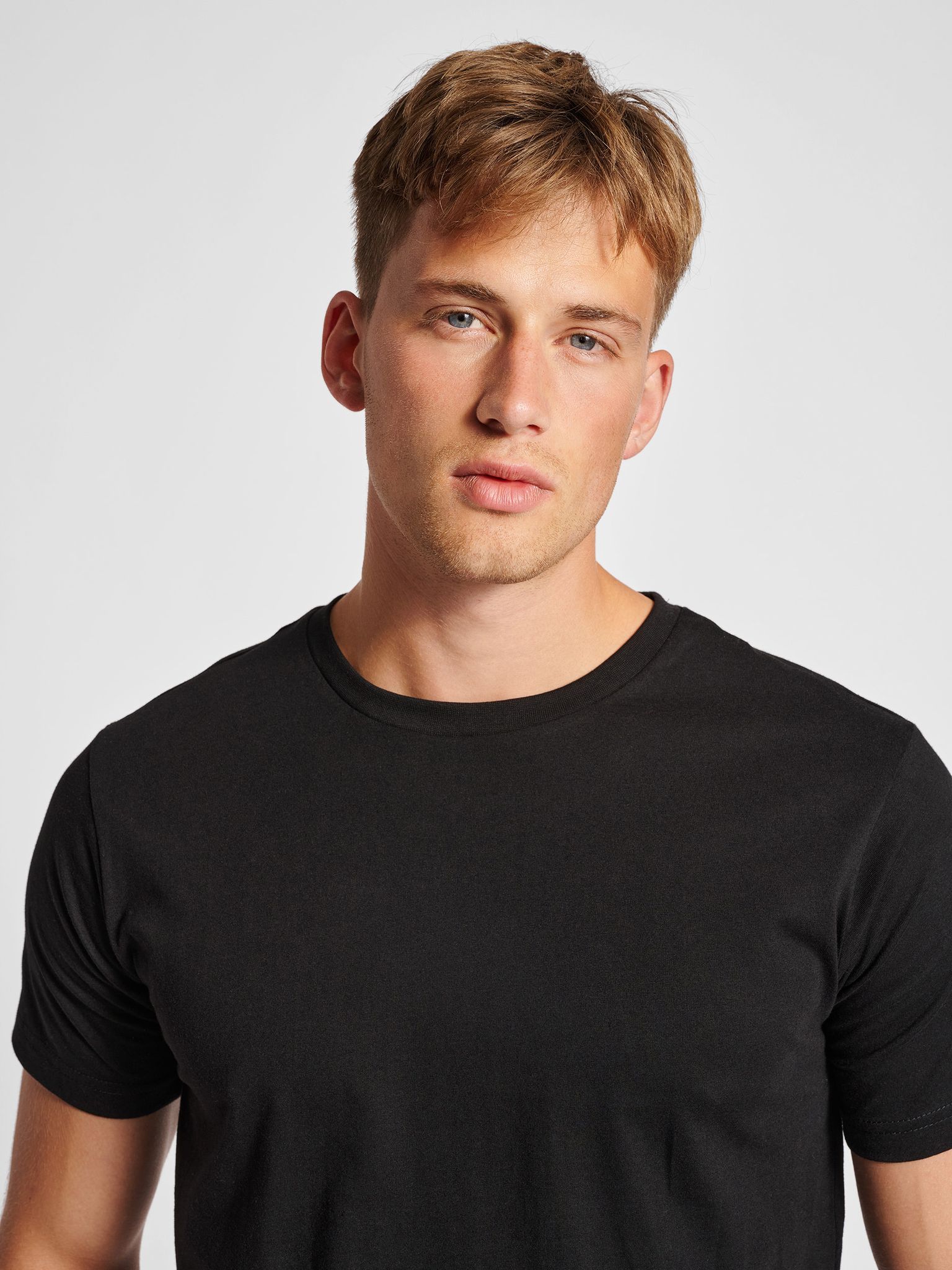 hmlRED BASIC T-SHIRT S/S